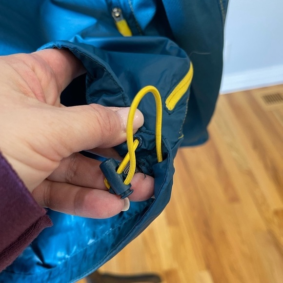 Merrell Size Small zippered up the front Wind Breaker jacket teal outdoor rain - Picture 12 of 16